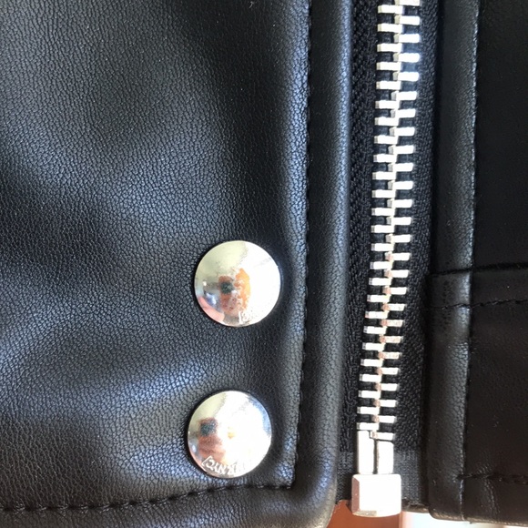 Blank NYC biker faux leather vest, ruffle shoulder size L - Picture 5 of 8